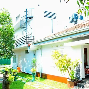 https://mama-beach-villa.negombohotels.net